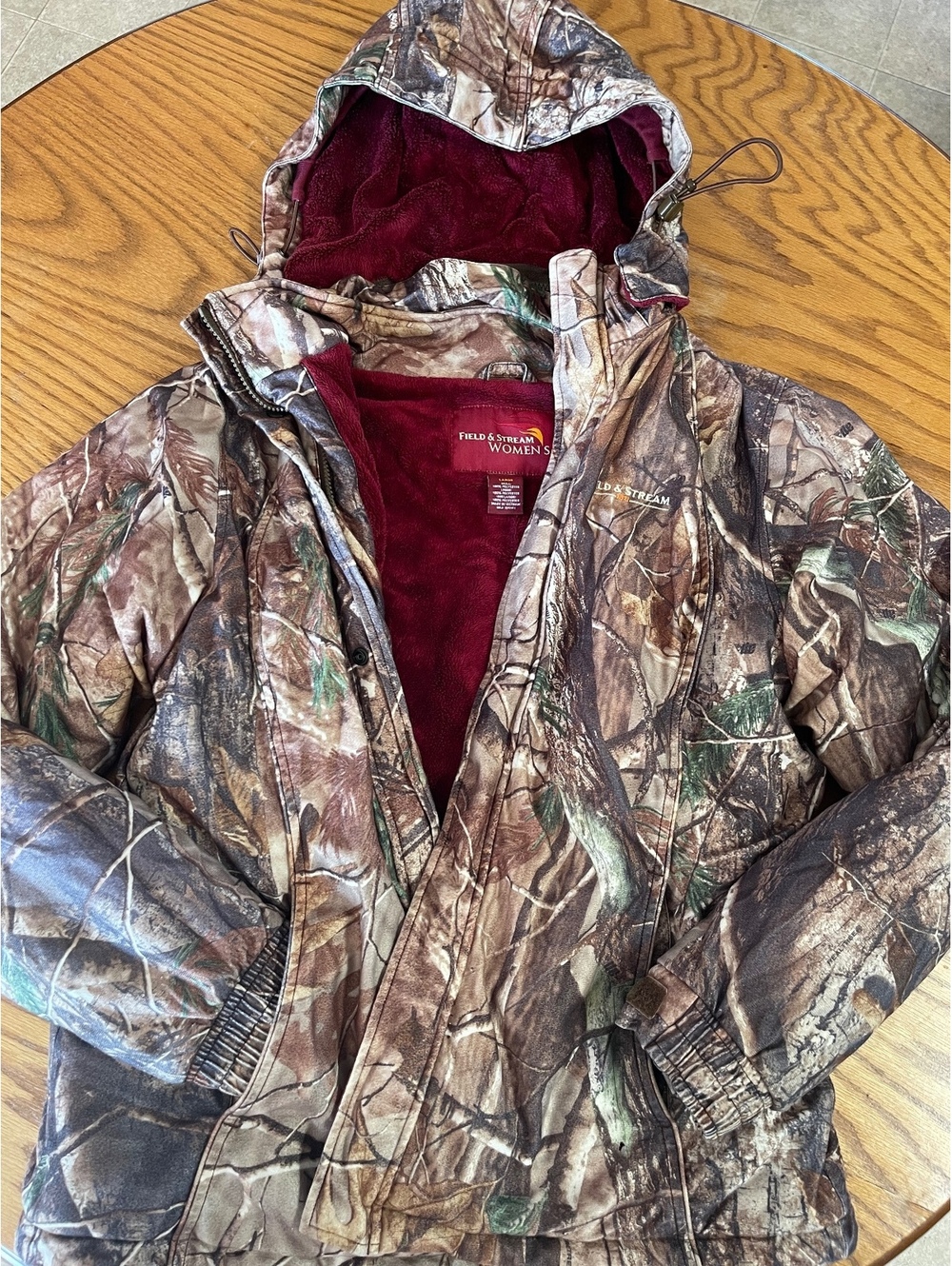 Women’s field & stream burgundy fleece camo hunting jacket
